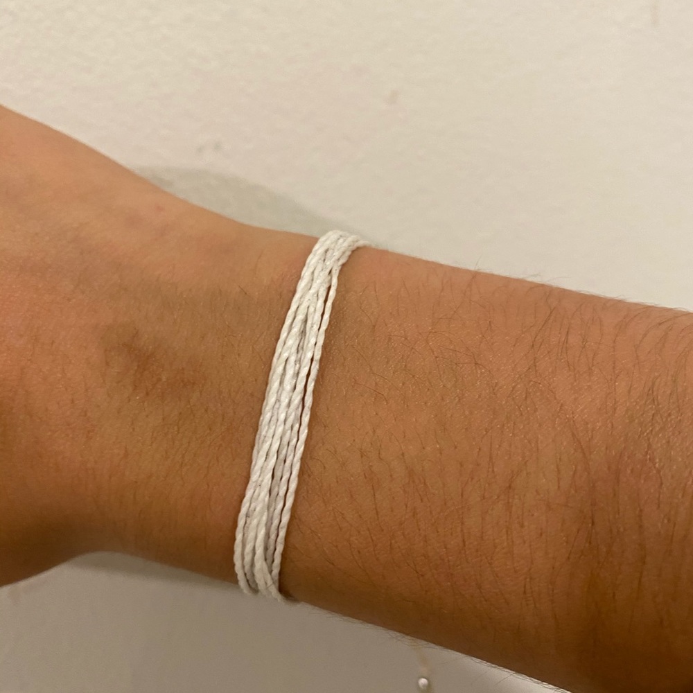 white pura vida bracelet (never worn)
